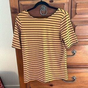 Hopely Women’s Gold Snd Black Top With Scooped Back NWOT
